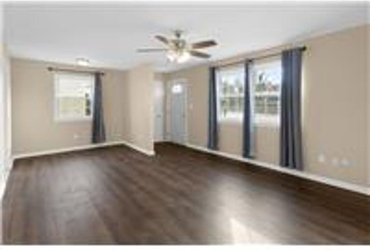 401 Settlers Landing Rd - Photo 3 of 13