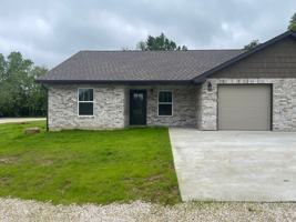 featured image of 211 Cedar Cir