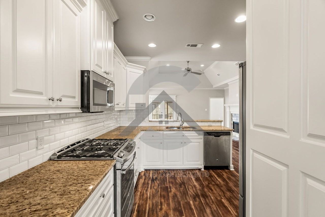 229 Nantucket Loop - Photo 4 of 17