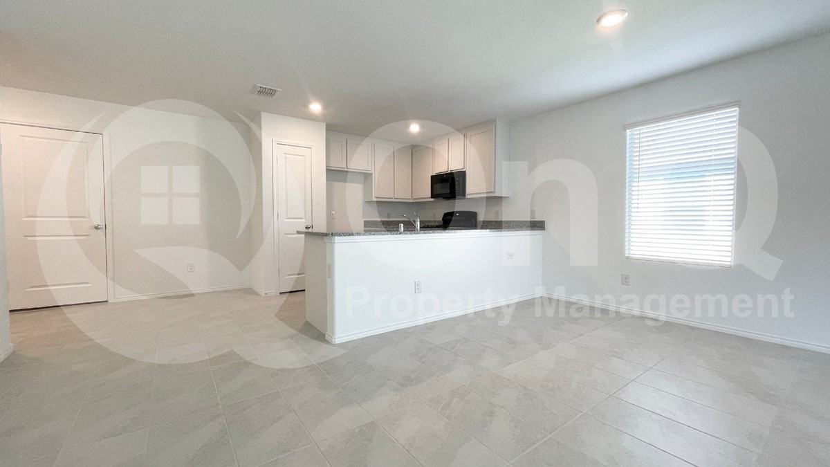 6433 Becker Ave - Photo 6 of 20