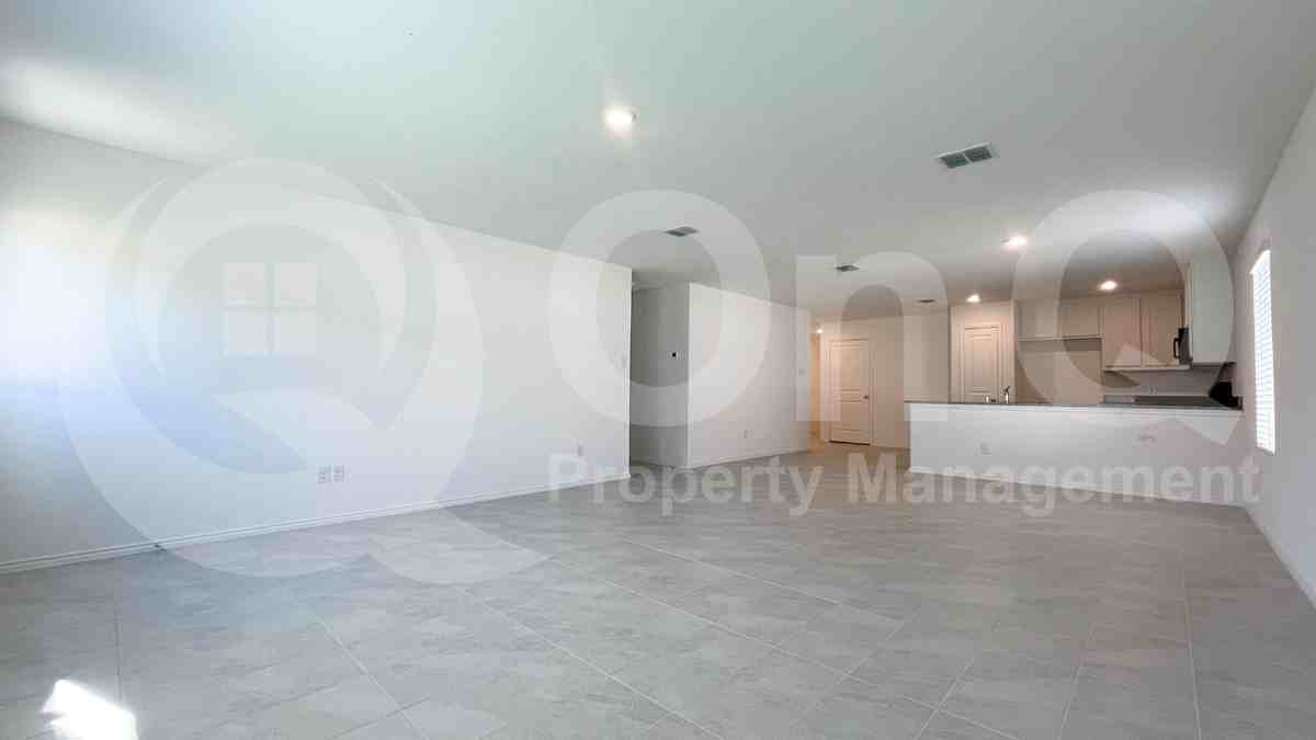 6433 Becker Ave - Photo 7 of 20