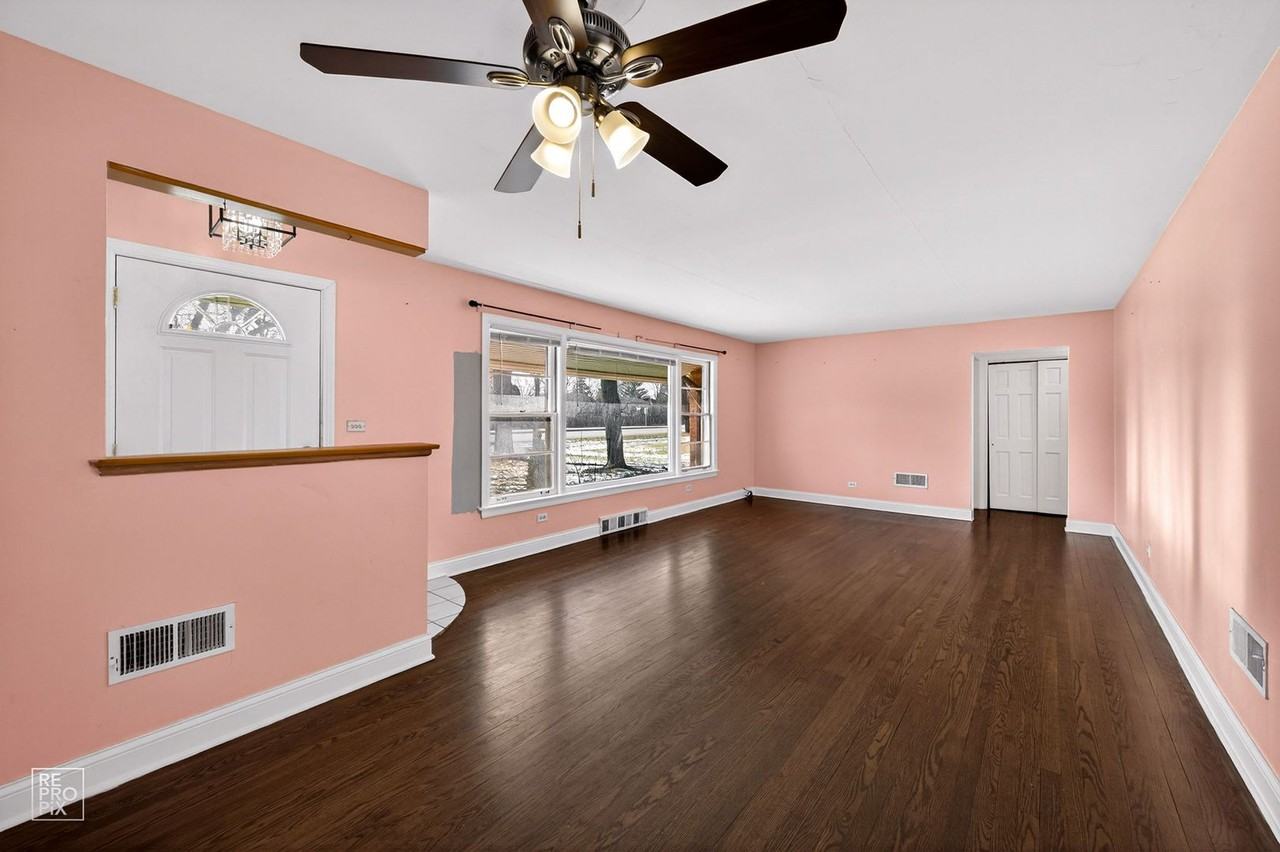 304 E Golf Rd - Photo 2 of 14