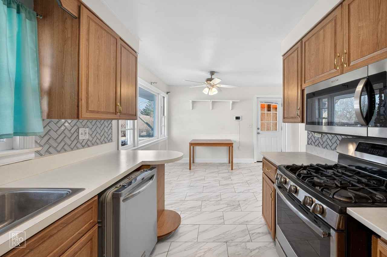 304 E Golf Rd - Photo 5 of 14