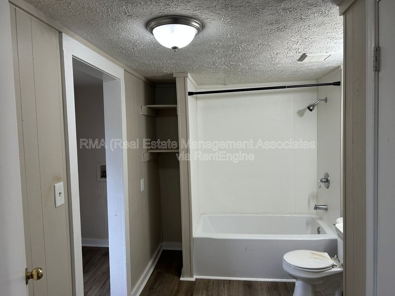 1035 W College St - Photo 6 of 6