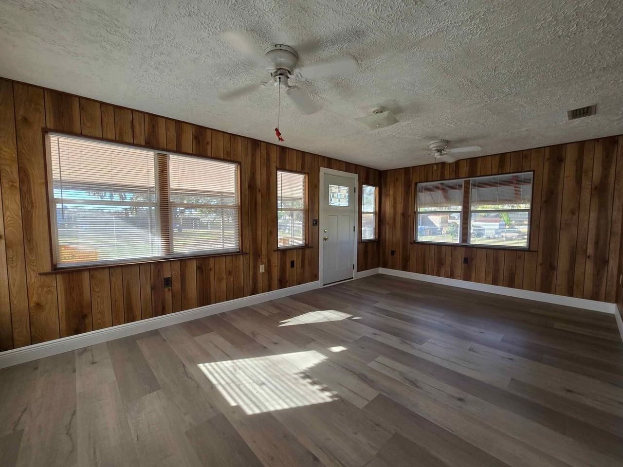 4209 Thonotosassa Rd - Photo 4 of 19