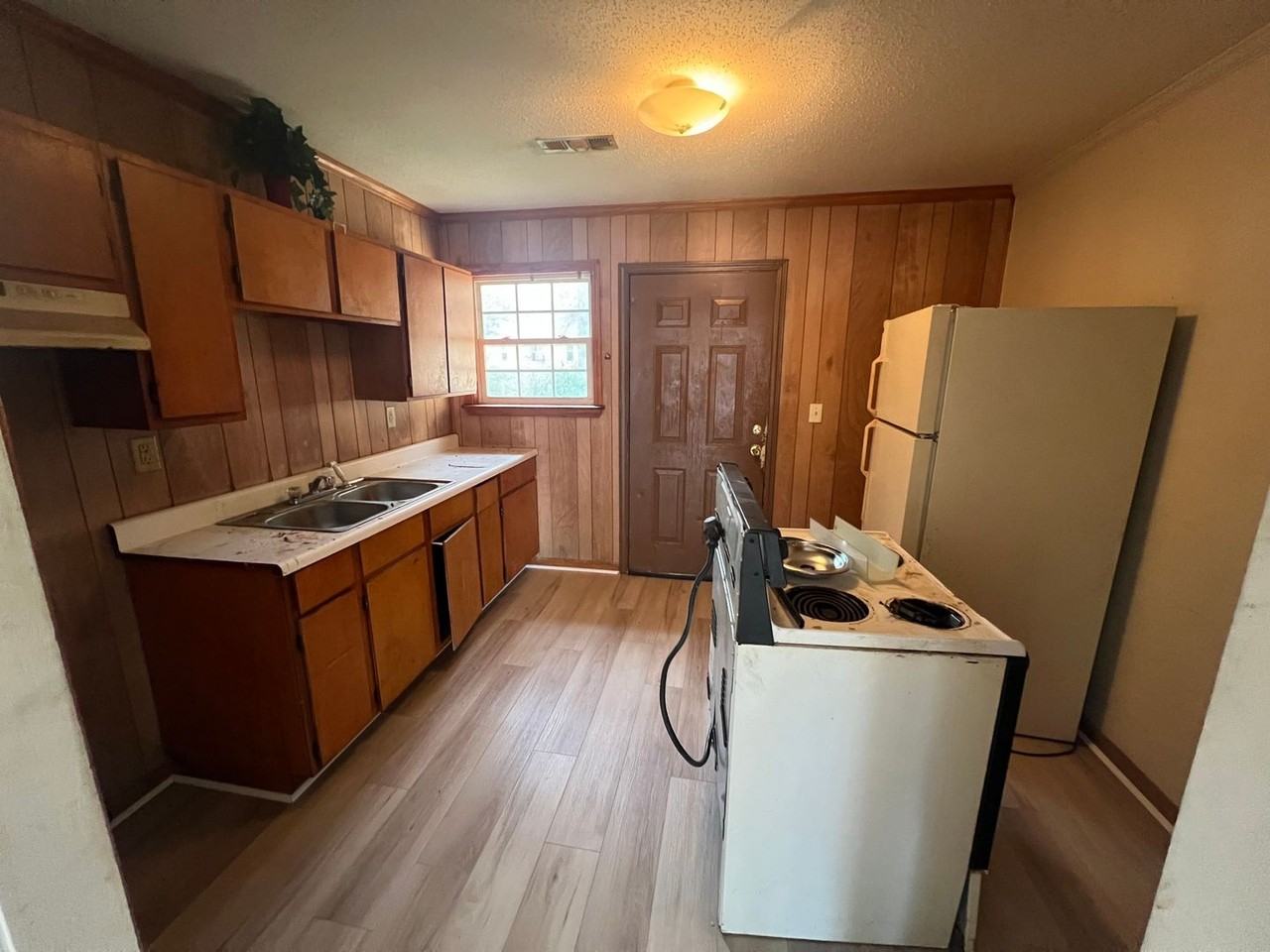 414 30th Pl - Photo 3 of 6