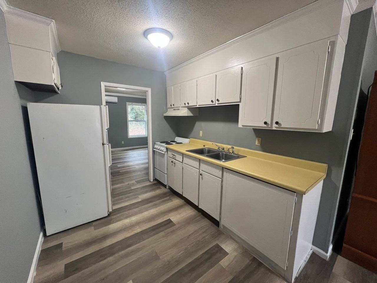 450 29th Pl - Photo 4 of 6