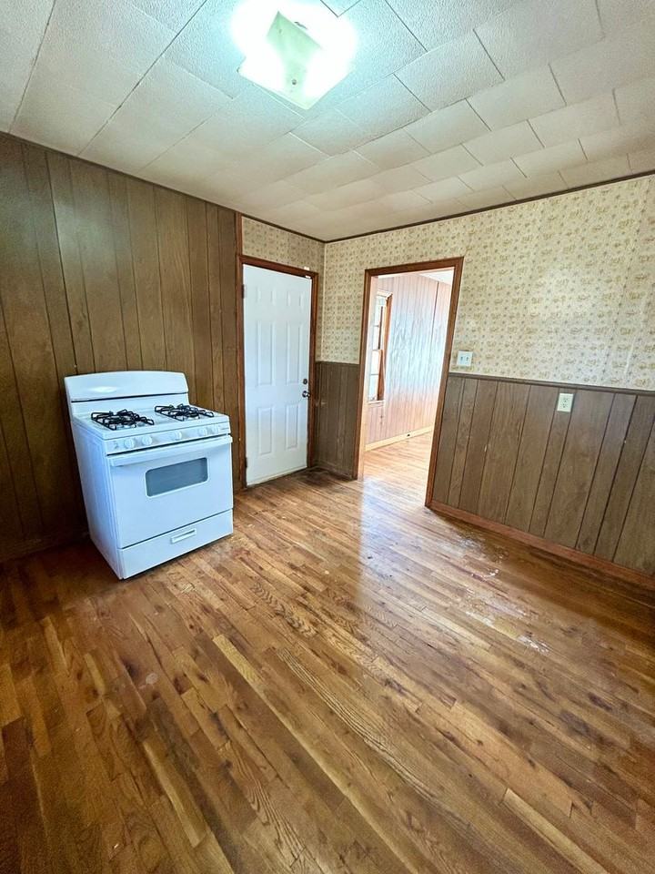 2808 1st St - Photo 3 of 8