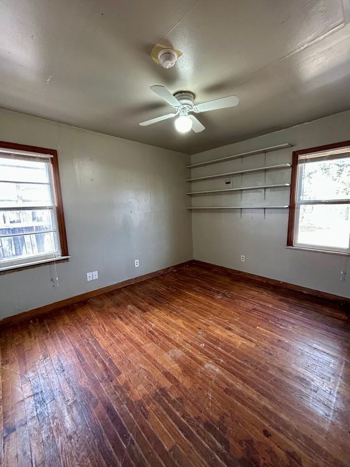 2808 1st St - Photo 6 of 8