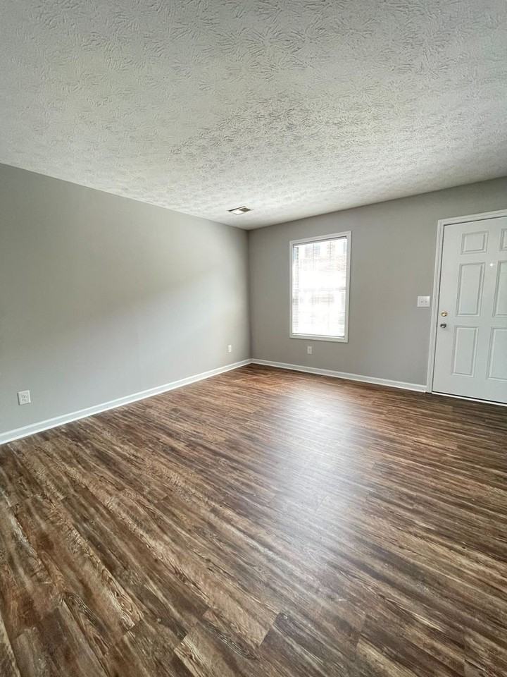 424 Garden City Dr. - Photo 4 of 9