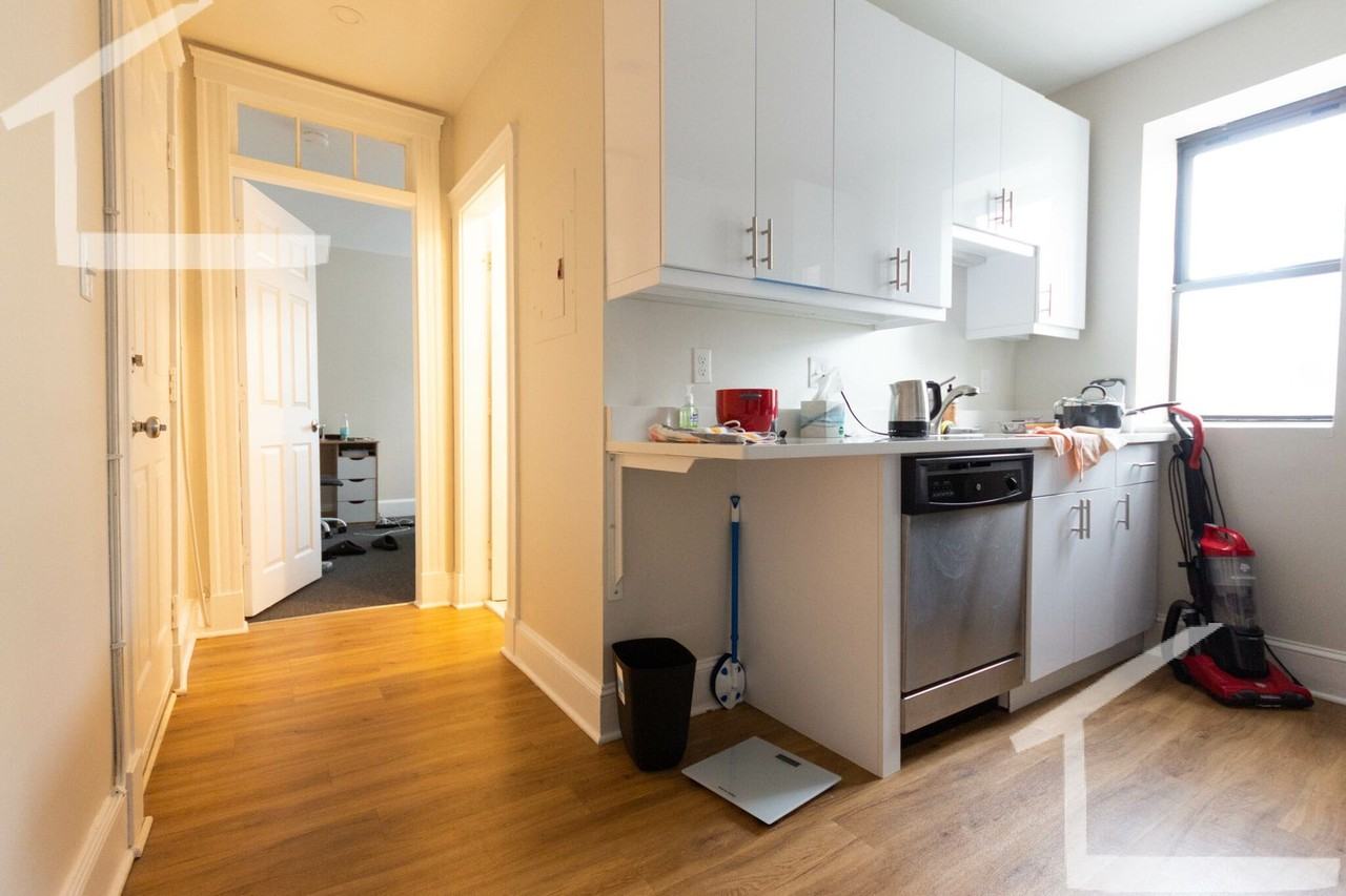 834 Beacon St - Photo 2 of 8