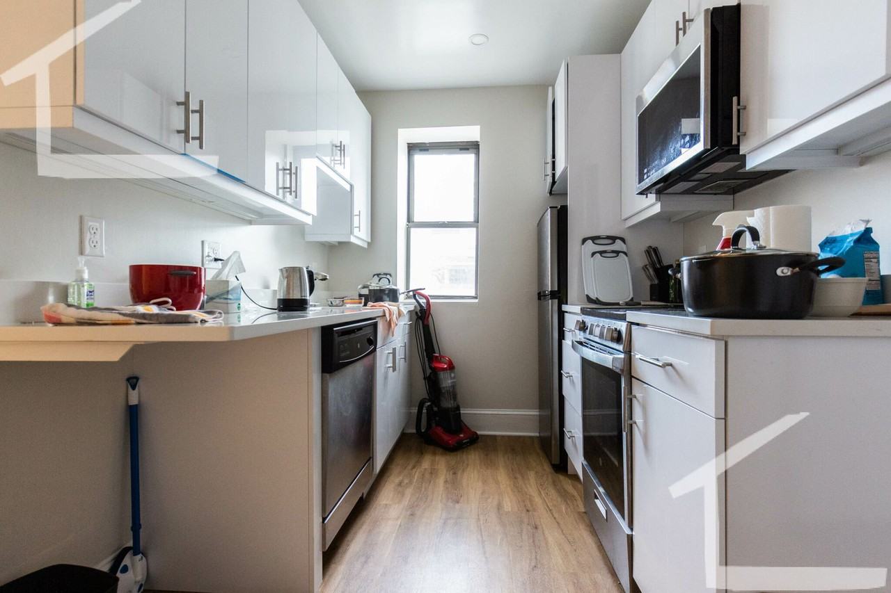 834 Beacon St - Photo 3 of 8