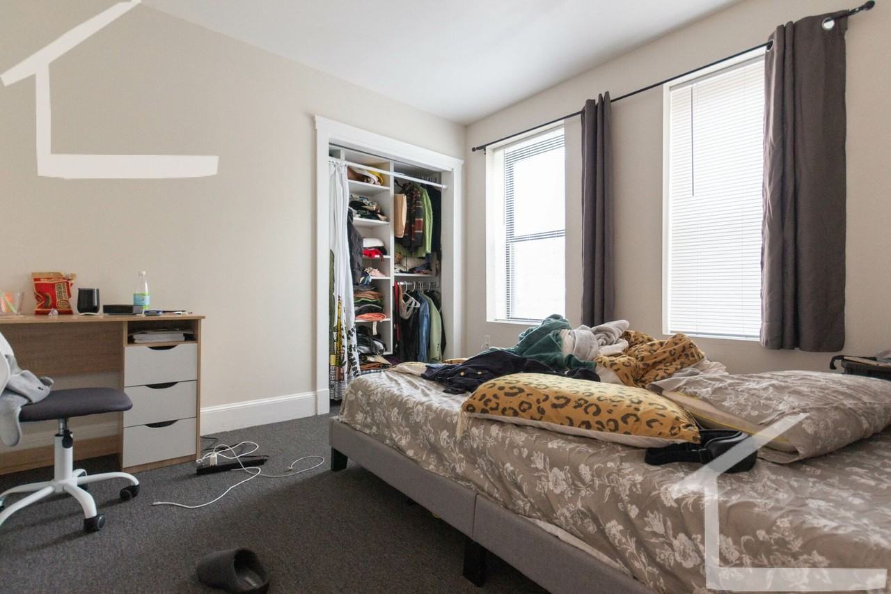 834 Beacon St - Photo 5 of 8