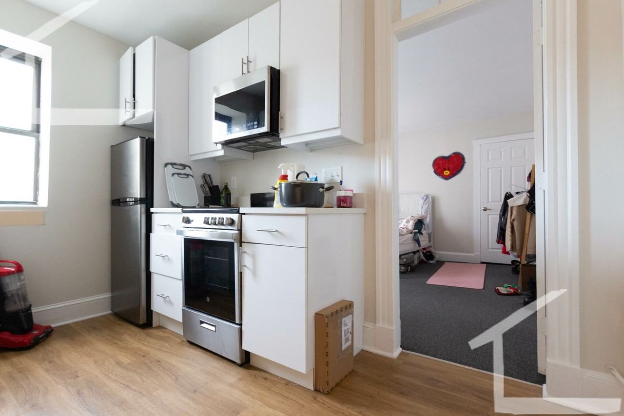 834 Beacon St - Photo 6 of 8