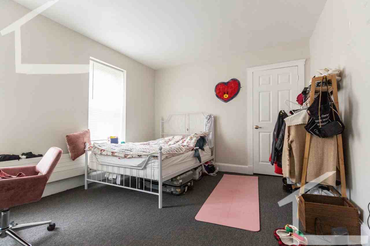 834 Beacon St - Photo 7 of 8