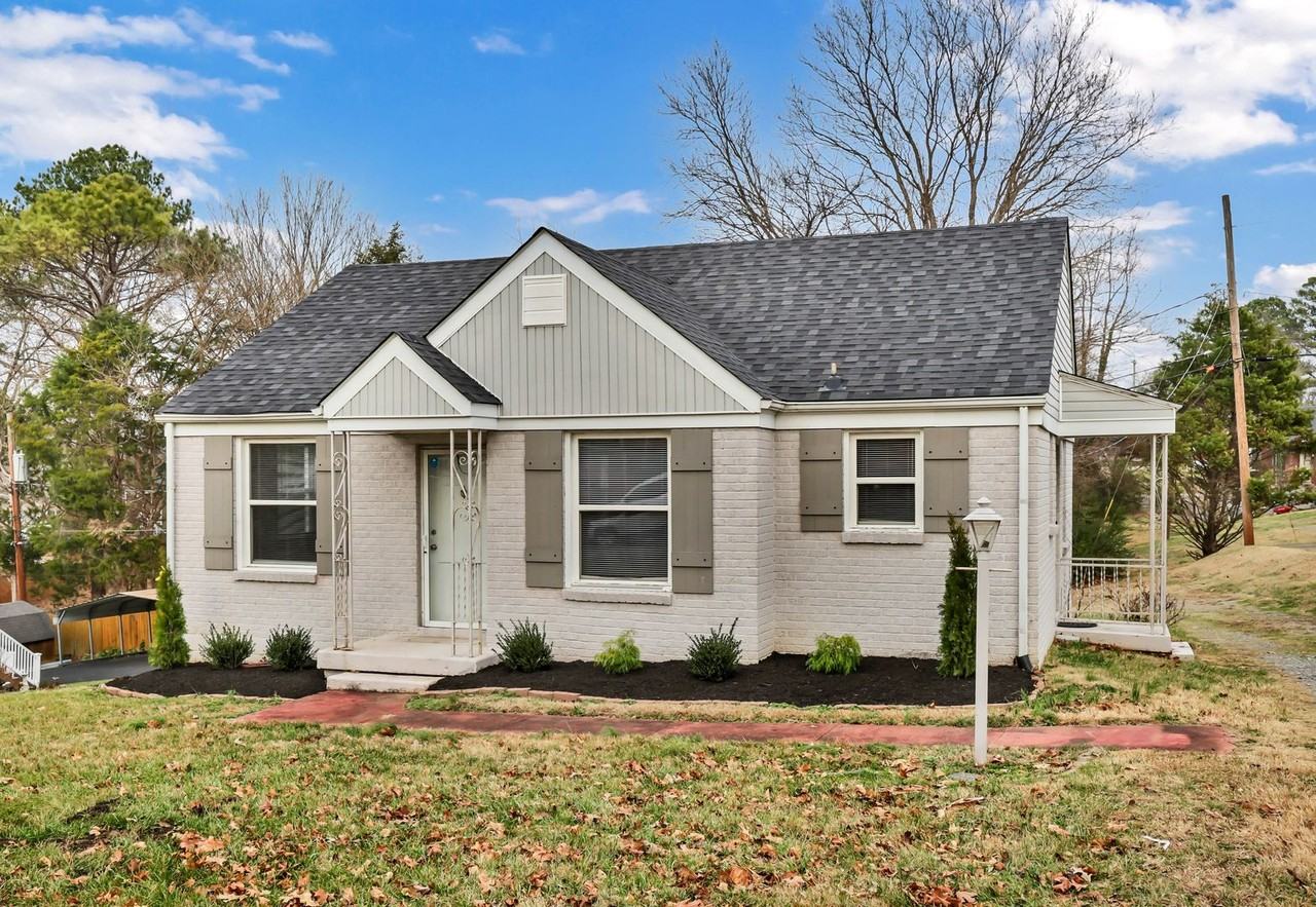 1737 Merritt Dr - Photo 2 of 27