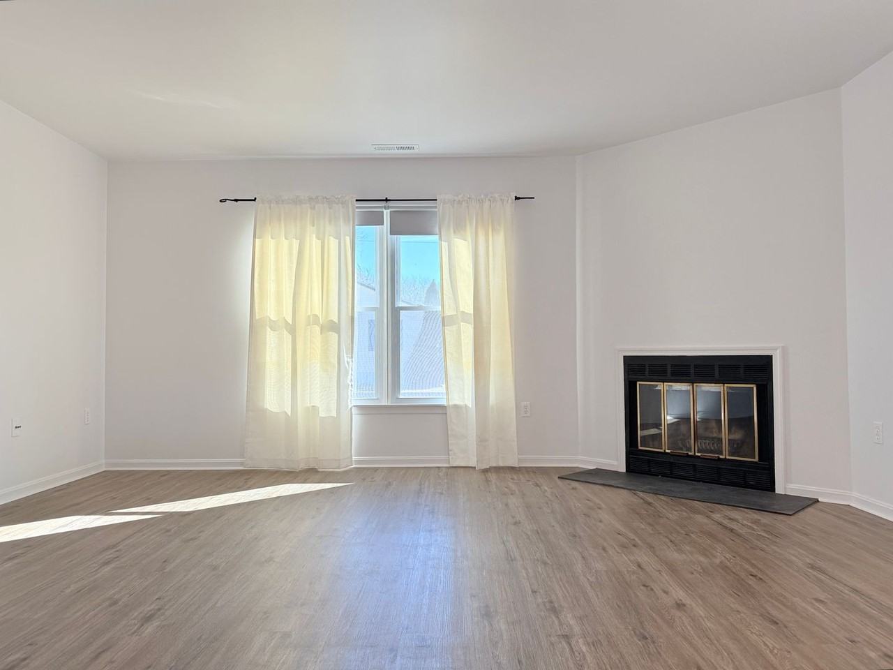 400 Franklin St - Photo 2 of 11