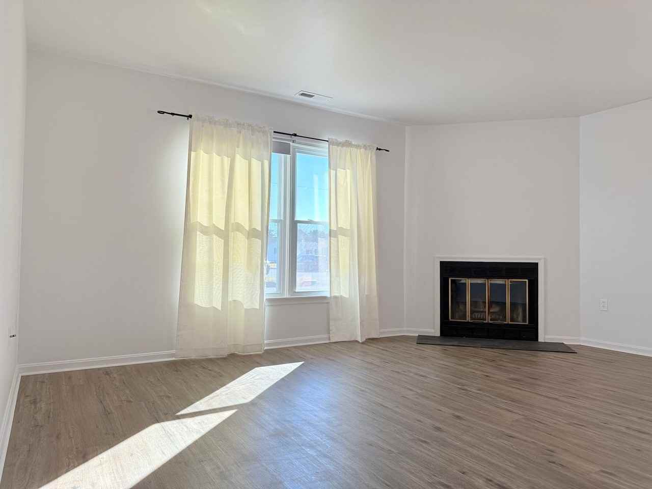 400 Franklin St - Photo 3 of 11