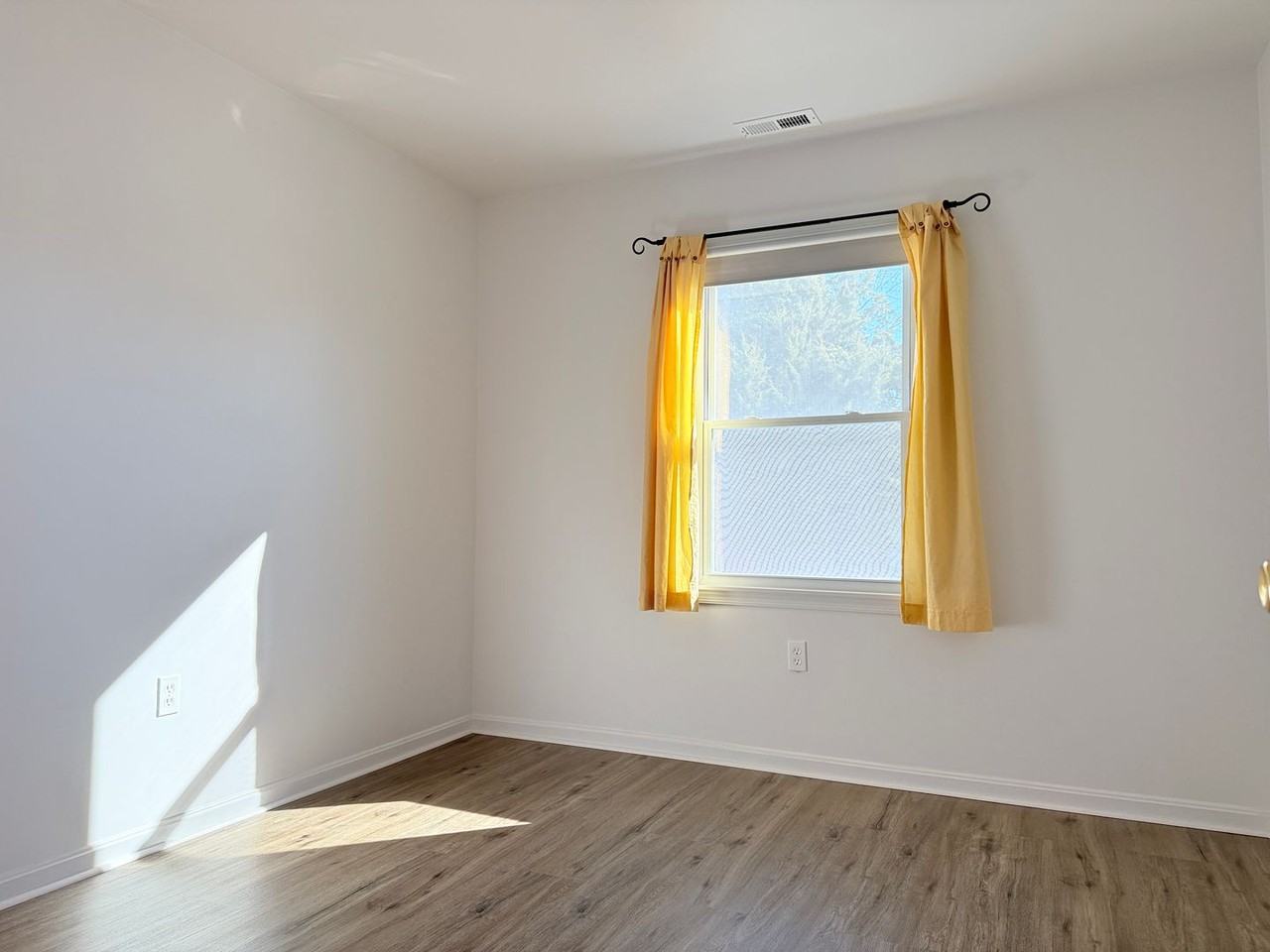 400 Franklin St - Photo 6 of 11