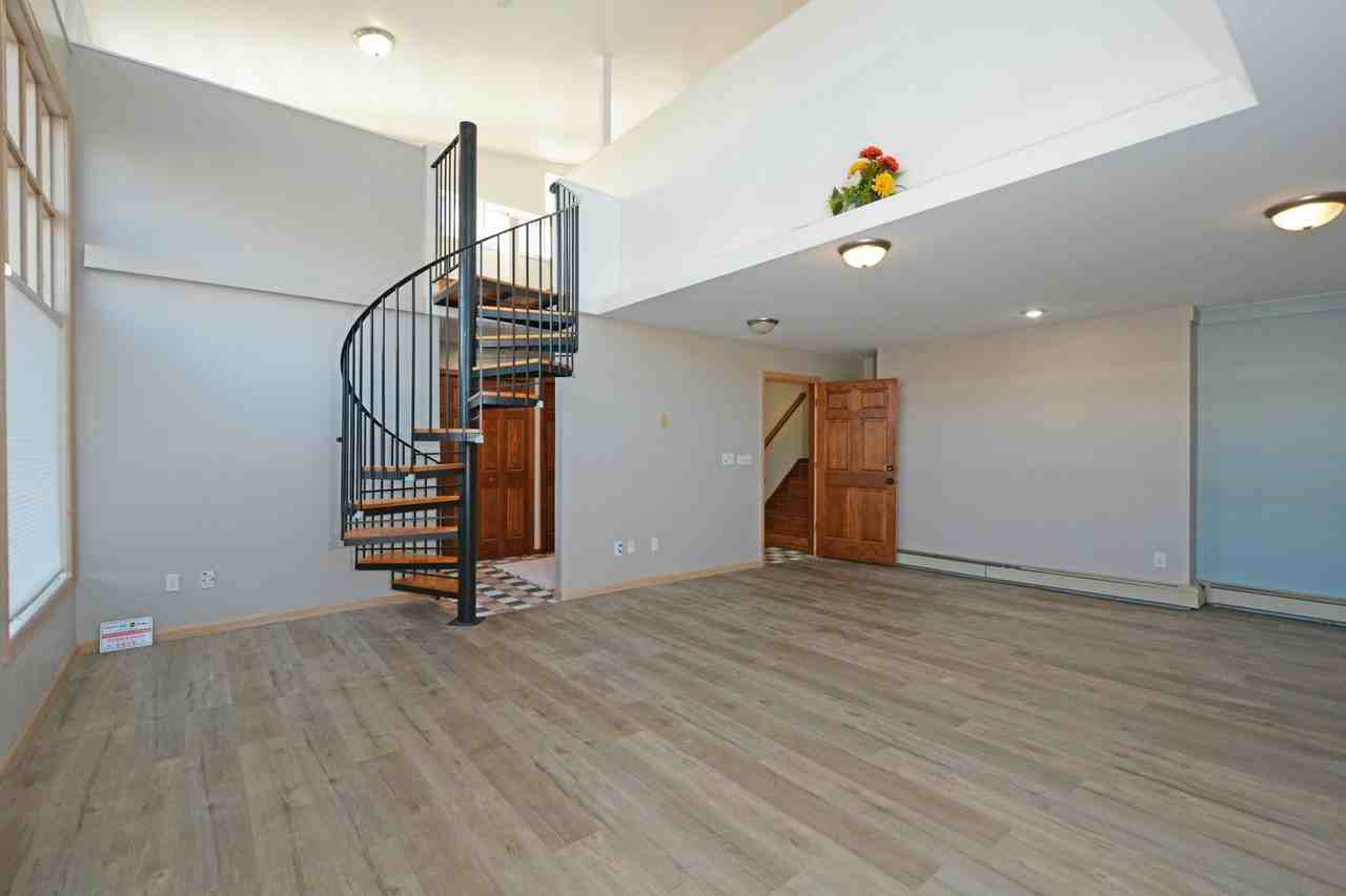 814 Grand Ave - Photo 3 of 44