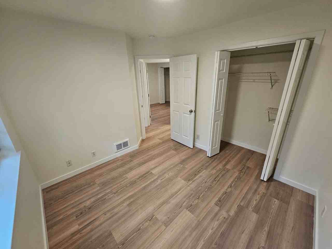 1580fe - Photo 5 of 9