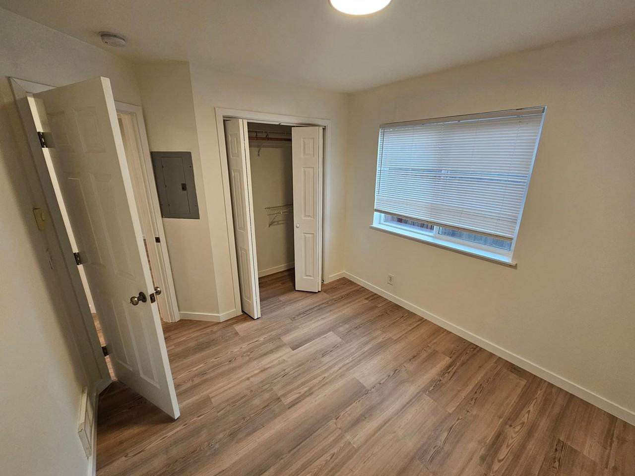 1580fe - Photo 7 of 9