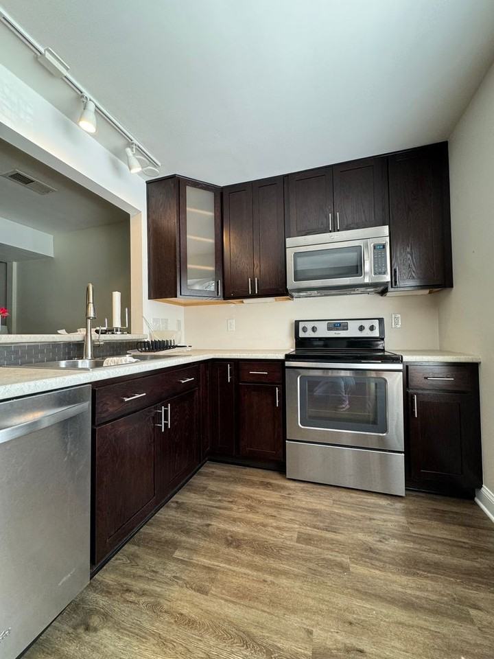 2813 Newton Ct - Photo 6 of 19