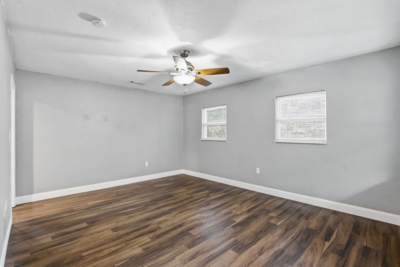 1325 Ne 3rd Ave - Photo 4 of 28