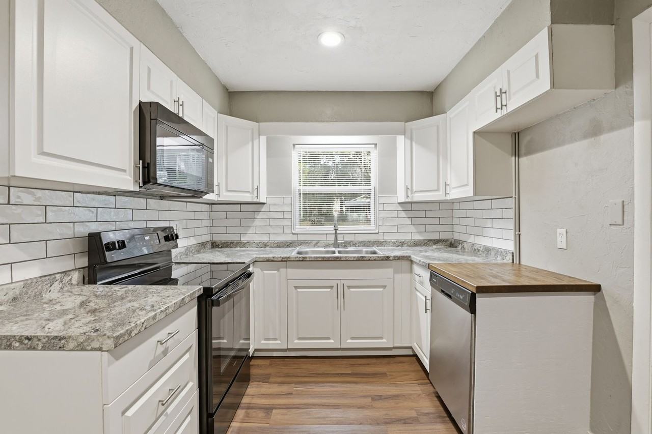 1325 Ne 3rd Ave - Photo 7 of 28