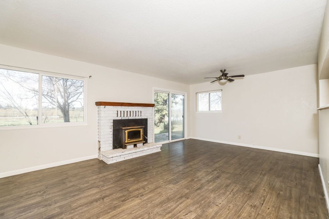 429 Sanford Rd - Photo 4 of 22