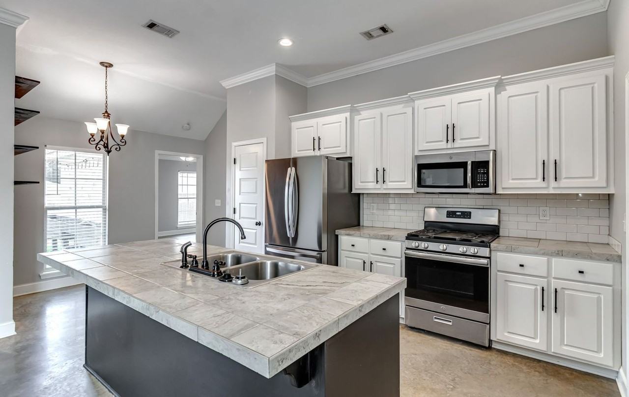 1251 Addison Ln - Photo 6 of 21