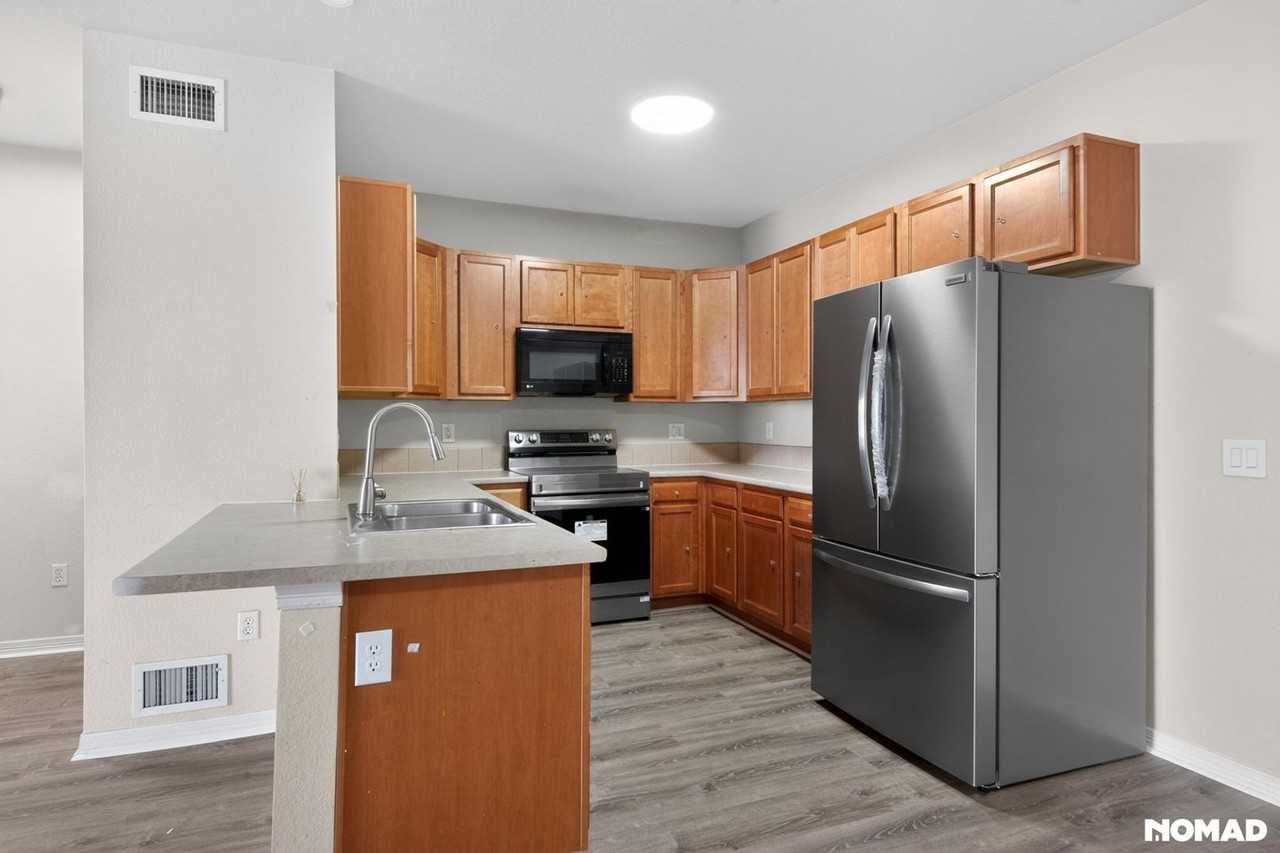 7222 S Blackhawk St - Photo 2 of 31