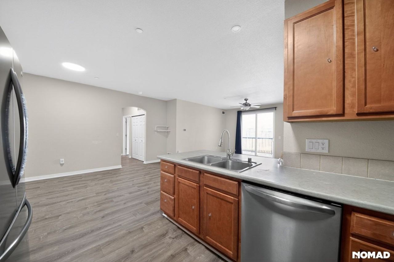 7222 S Blackhawk St - Photo 7 of 31