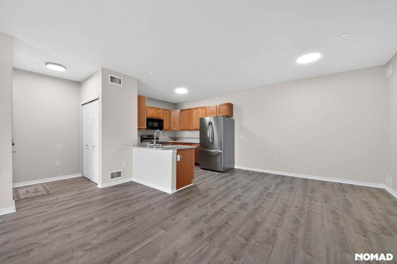 7222 S Blackhawk St - Photo 7 of 35