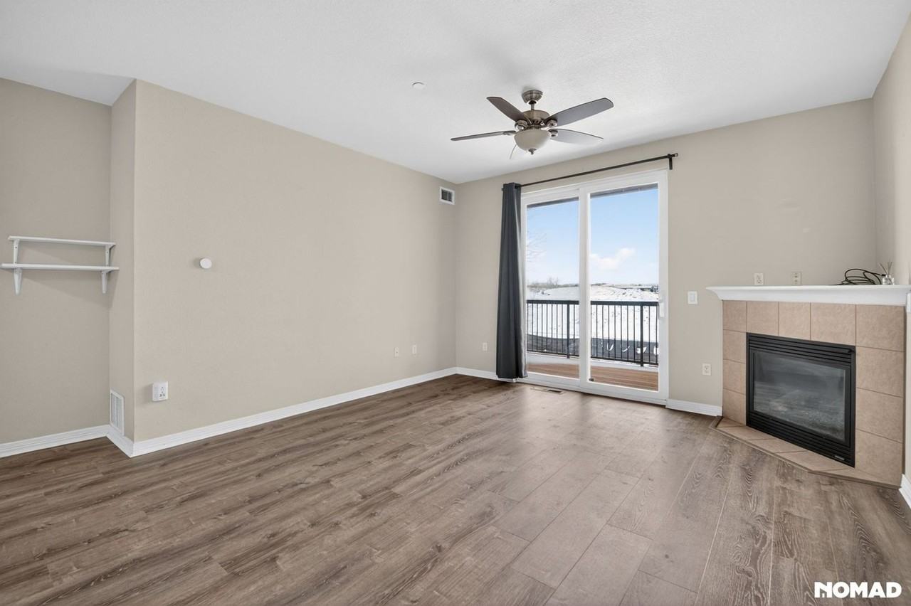 7222 S Blackhawk St - Photo 5 of 35