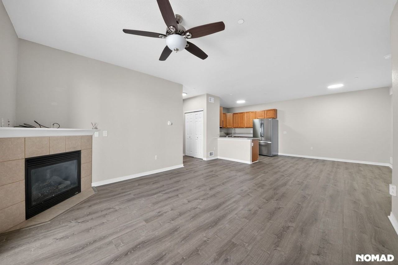 7222 S Blackhawk St - Photo 3 of 35