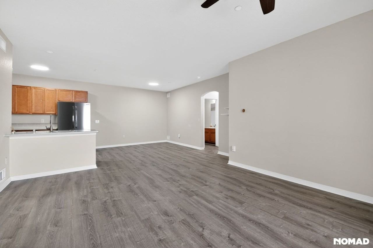 7222 S Blackhawk St - Photo 6 of 35