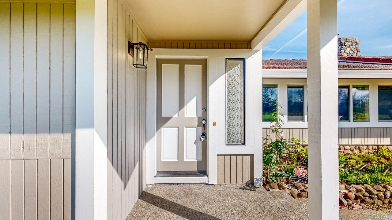 528 Irwin Ln - Photo 6 of 50