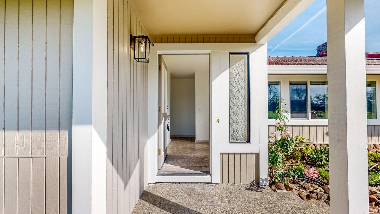 528 Irwin Ln - Photo 7 of 50