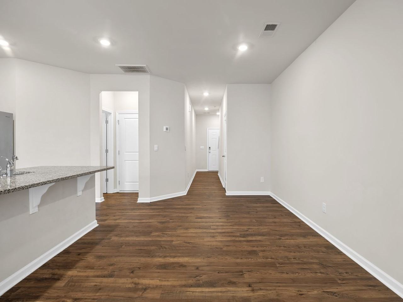 201 Sunriff Ct - Photo 5 of 36