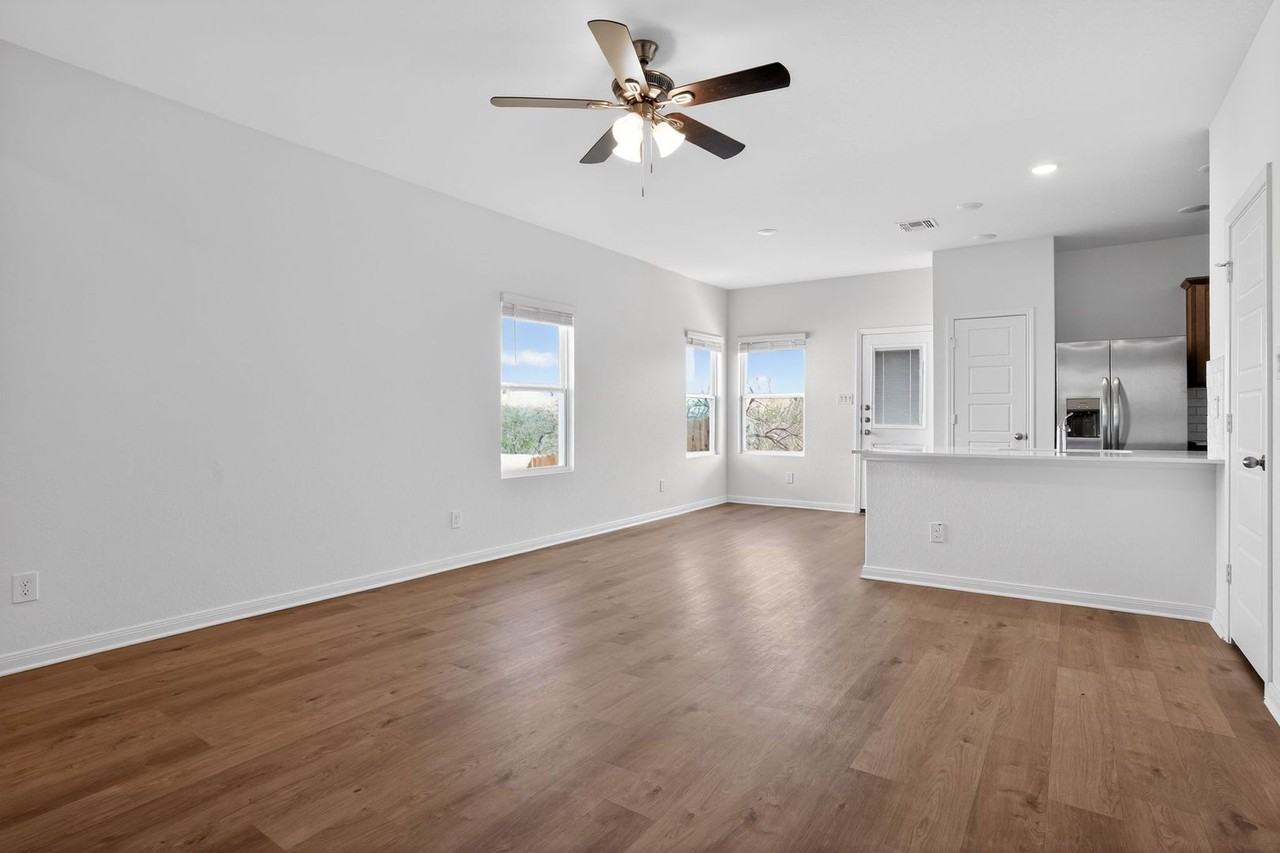 5402 Devils Gate #1 - Photo 4 of 18