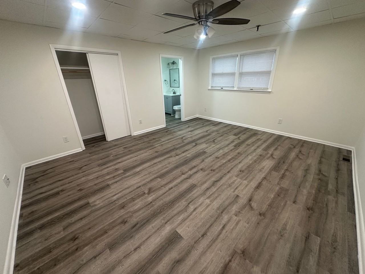 1725 Henry Ave - Photo 2 of 11