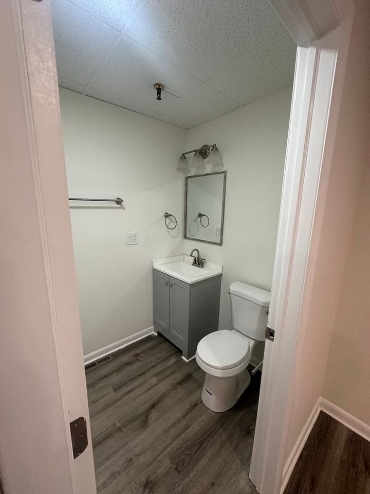 1725 Henry Ave - Photo 5 of 11