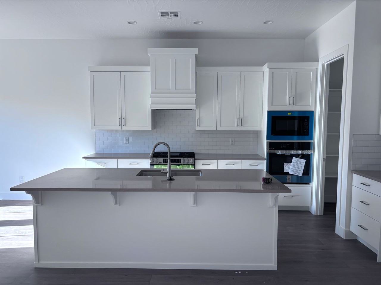 102 E Milan Ln - Photo 5 of 26