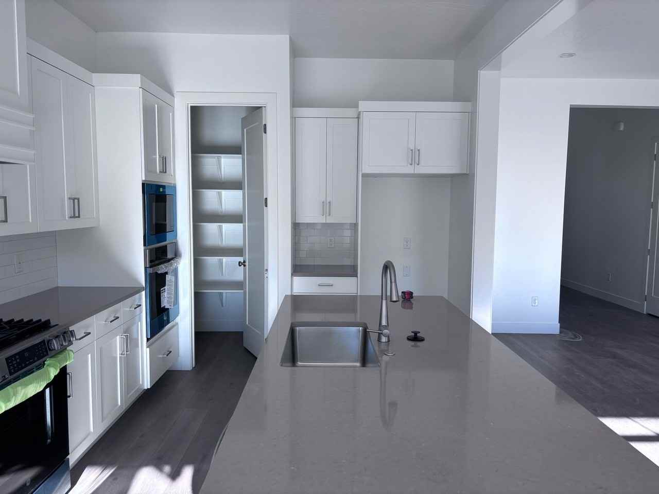 102 E Milan Ln - Photo 6 of 26