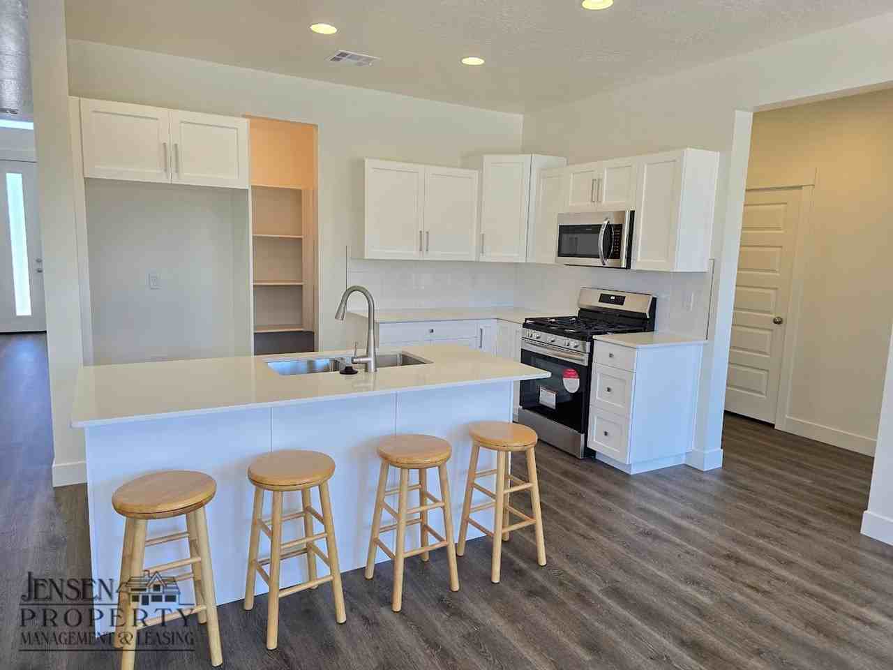 5822 S Lansky Dr - Photo 4 of 33