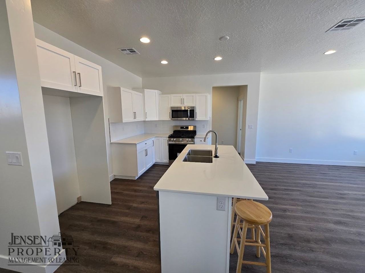 5822 S Lansky Dr - Photo 5 of 33