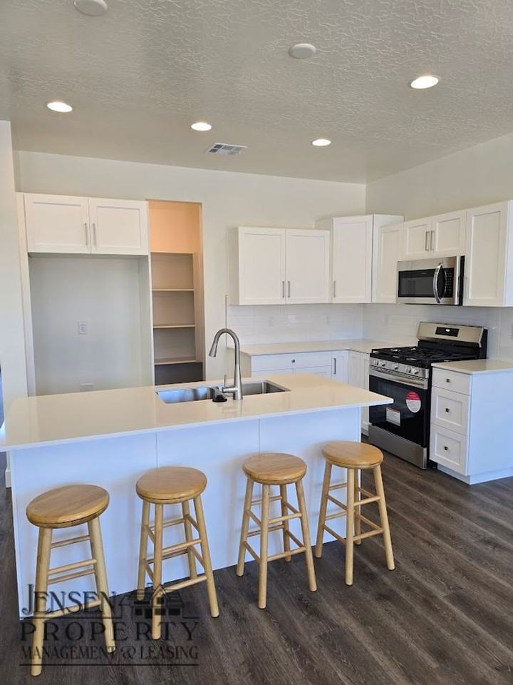 5822 S Lansky Dr - Photo 6 of 33