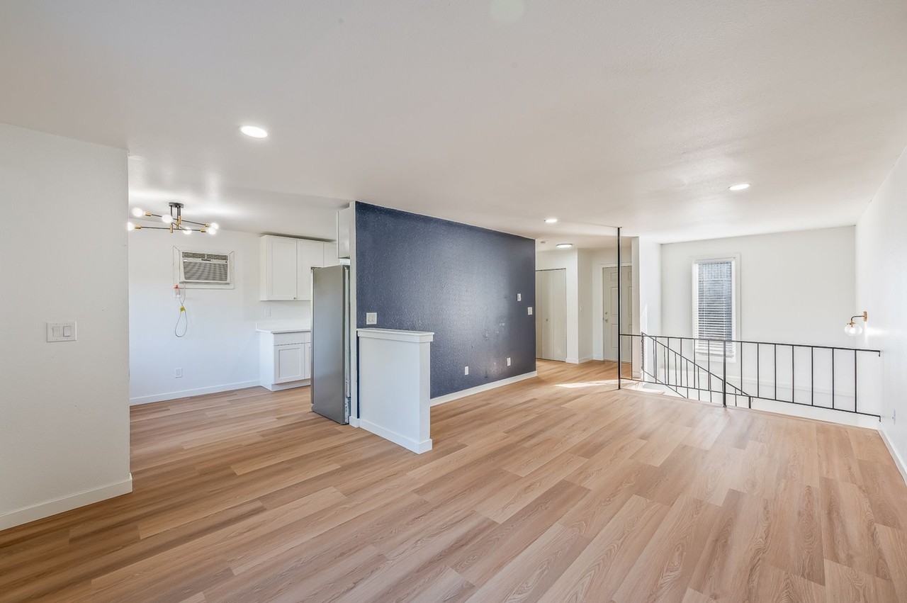 Eastmont Townhomes - Photo 3 of 10