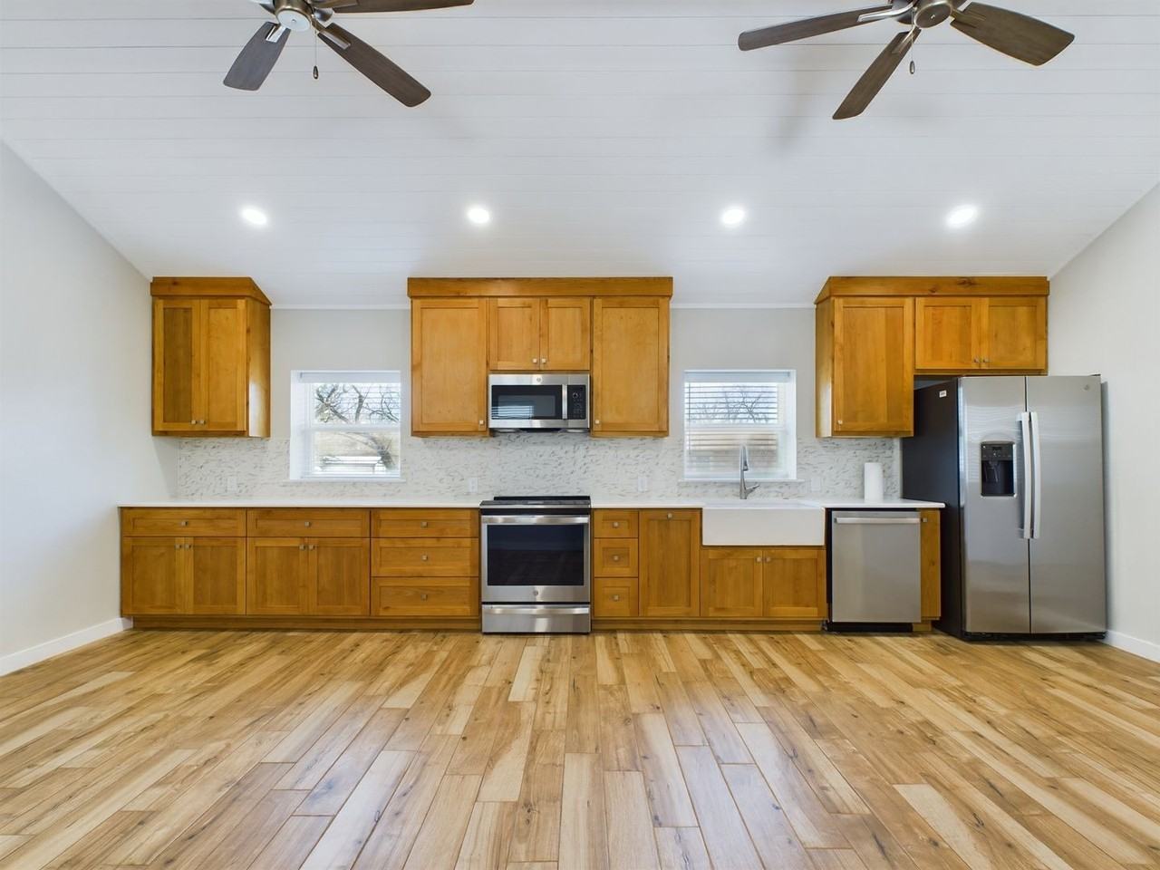 802 Apple St - Photo 3 of 9